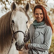 Sandra Schneider, Pferdetrainerin, bekannt aus VOX Serie "Die Pferdeprofis", Autorin