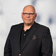 Prof. Dr. Marc C. Hübscher, u.a. Partner Deloitte Wirtschaftsprüfungsgesellschaft, Honorarprofessor, assoziiertes Mitglied des Club of Rome in Deutschland