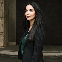 Dr. Samareh Khosravi Geschäftsführerin, cadooz GmbH • Geschäftsführerin, epay