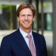 Prof. Dr. Michael Saller, M.Jur. (Oxford), ehm. Ermittler beim Bundeskartellamt, Professor für Wirtschaftsrecht, Lehrbeauftragter Frankfurt School of Finance & Management